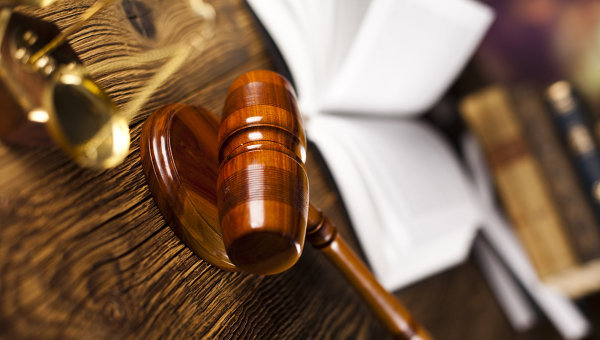 Девочка была отпущена под залог и обещание, что в любых торговых помещениях она будет находиться только в сопровождении взрослых.