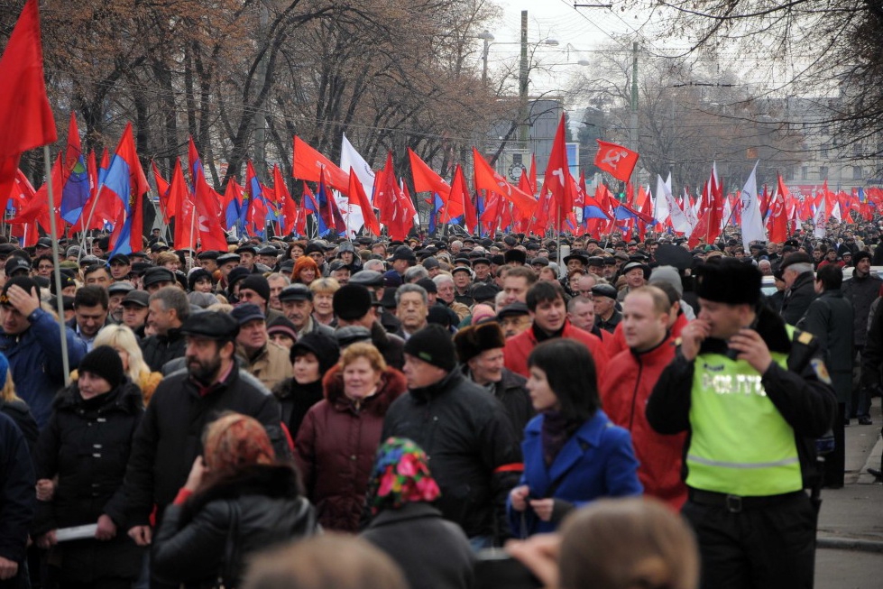 Участники "похода на Кишинев", который состоится 23 ноября, потребуют выхода на центральную площадь премьера Юрия Лянкэ и президента Николае Тимофти для ознакомления с требованиеми об отставке и импичменте.