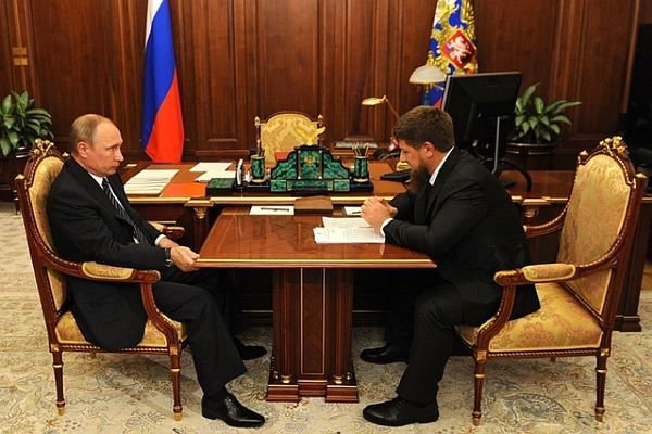 Путин поздно вечером в четверг принял в Кремле врио главы Чечни Рамзана Кадырова.