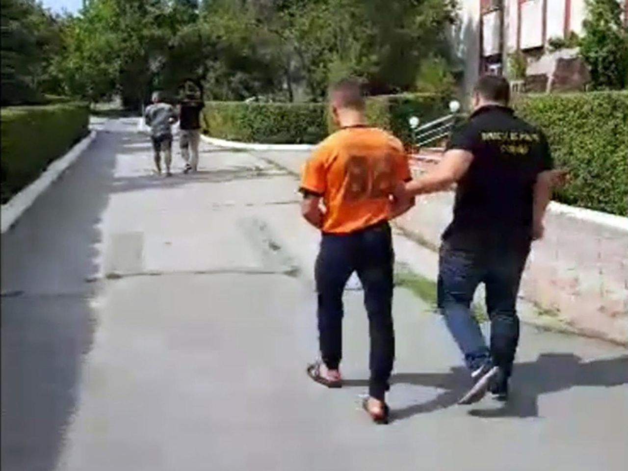 Ar fi violat o adolescentă: Doi bănuiţi, reţinuţi de poliţişti. Foto: politiacapitalei.md
