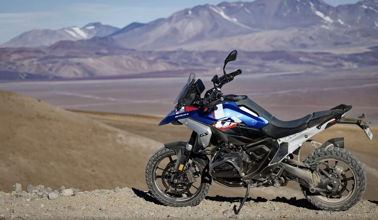 Серийный BMW R 1300 GS поднялся на самый высокий действующий вулкан.