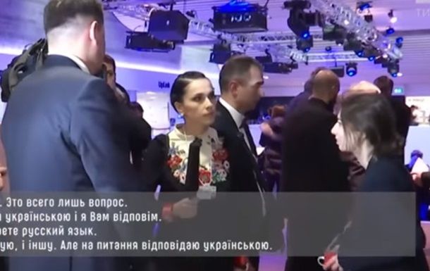 СМИ опубликовало видео, как журналистка пыталась спровоцировать Петра Порошенко во время Всемирного экономического форума в Давосе.