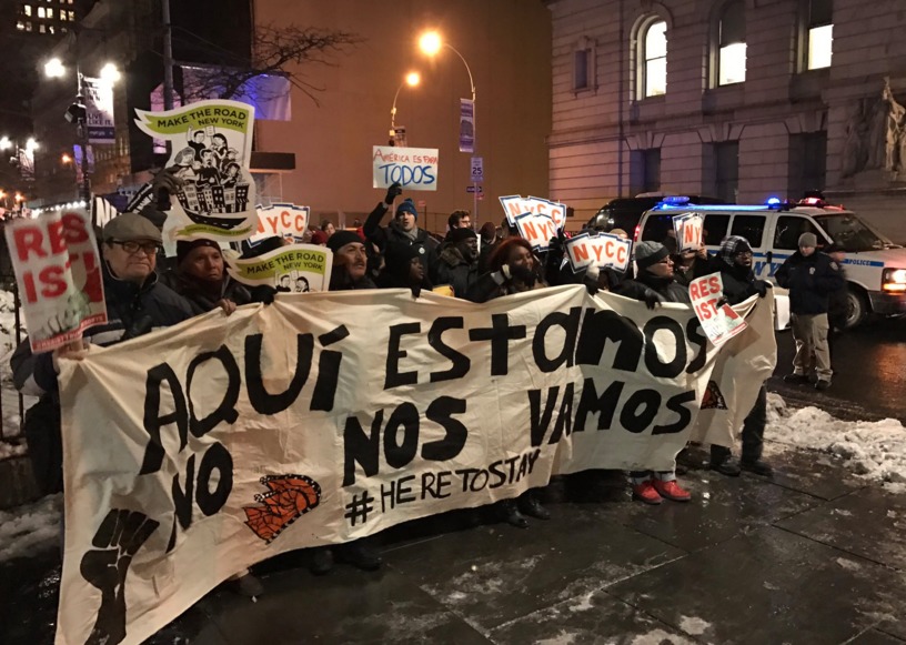 В Нью-Йорке прошли манифестации против арестов нелегальных мигрантов.