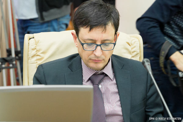 Министр финансов Октавиан Армашу заверяет в выплате пенсий и зарплат.