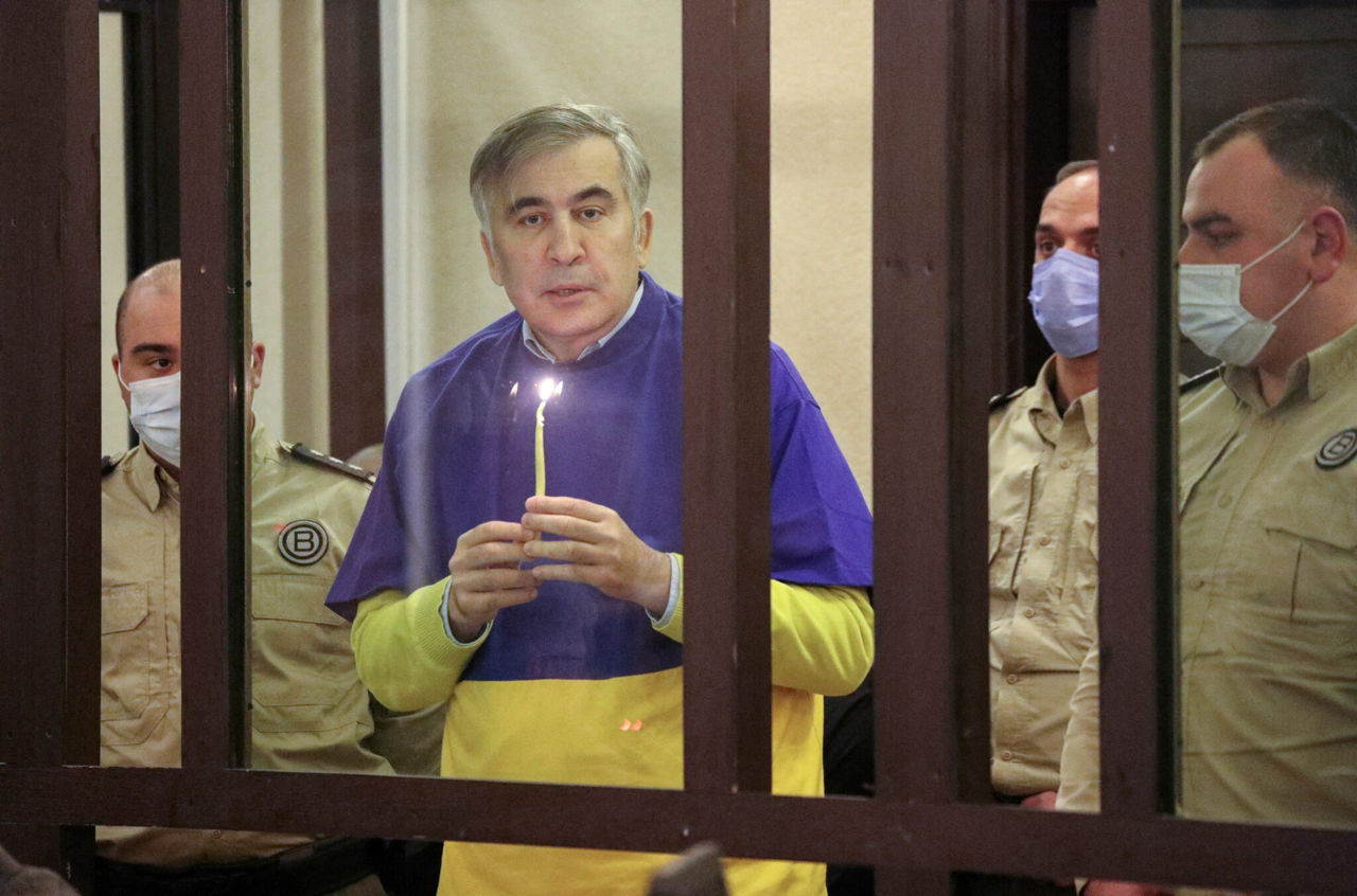 Адвокат заявил об уходе Саакашвили из политики.