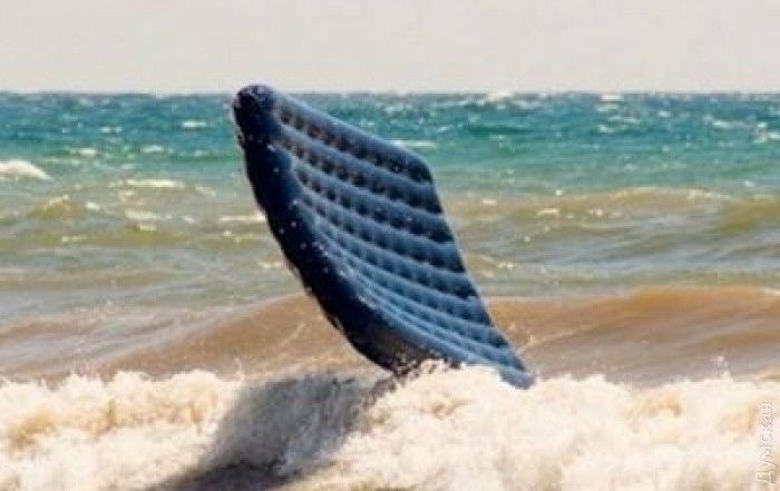 Девочку унесло в море на матрасе в Затоке.