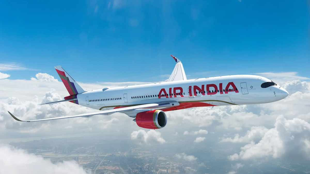 Самолет Air India совершил экстренную посадку из-за надписи о бомбе в туалете.