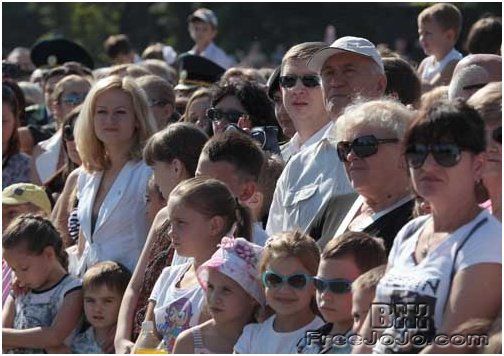 "Народ верит. В этой ситуации он предпочитает синицу в руке."