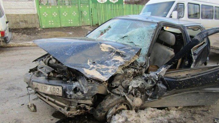 Accident terifiant la Strășeni: Era groaznic, sânge pe drum