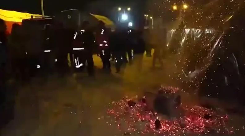Взрыв прогремел у ног главы Минздрава Турции в зоне землетрясения.