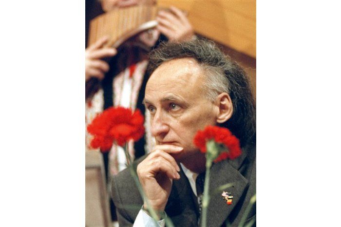 Poetul Grigore Vieru a fost omagiat la 82 de ani de la naştere. 