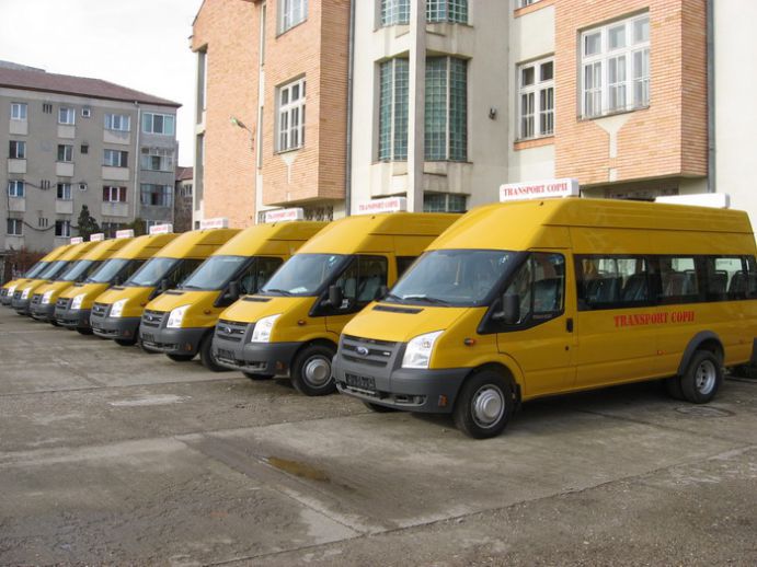 В 2009 г. министерство приобрело и передало школам 109 автобусов.