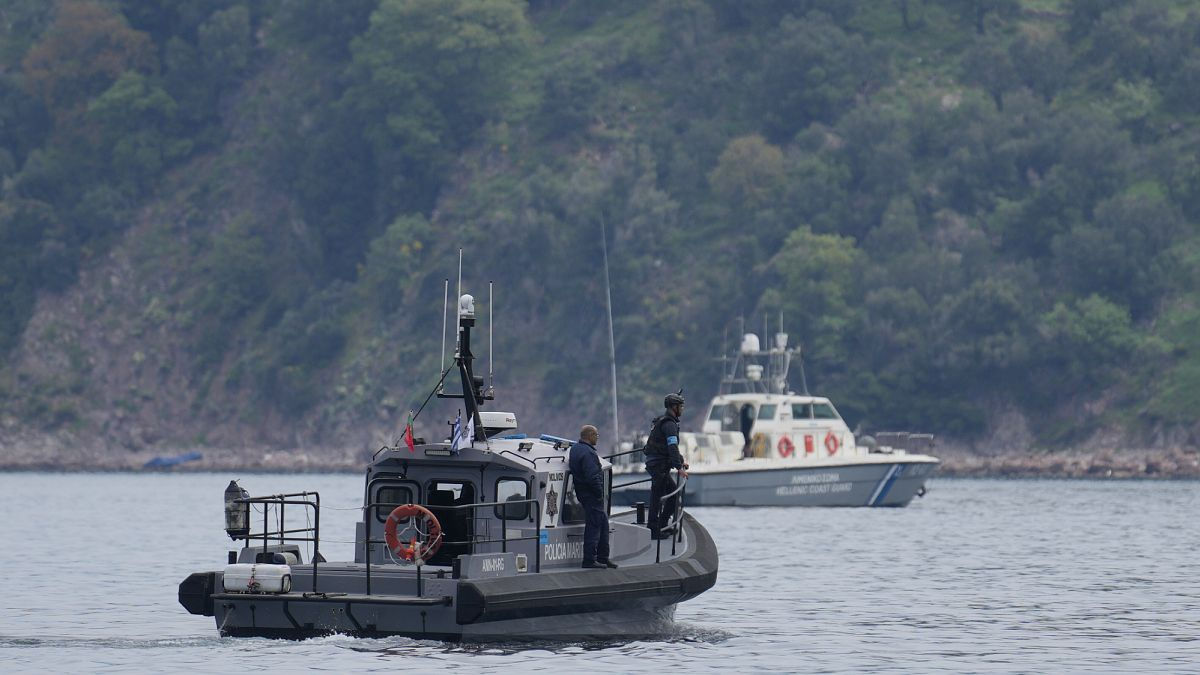 O barcă cu migranți s-a răsturnat în largul insulei Lesbos: Șapte persoane au decedat.