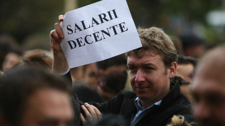 Filip vrea salarii mai mari pentru bugetarii profesioniști după reținerile de la vamă și INP. Foto: click.ro