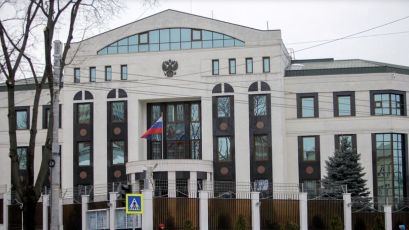Поступило сообщение о бомбе в здании посольства РФ.