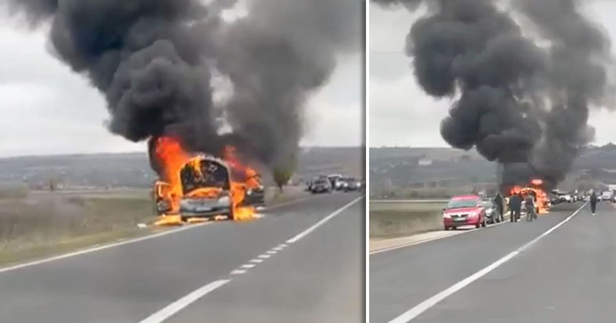Flăcări uriașe la Orhei: Un automobil, distrus de flăcări.