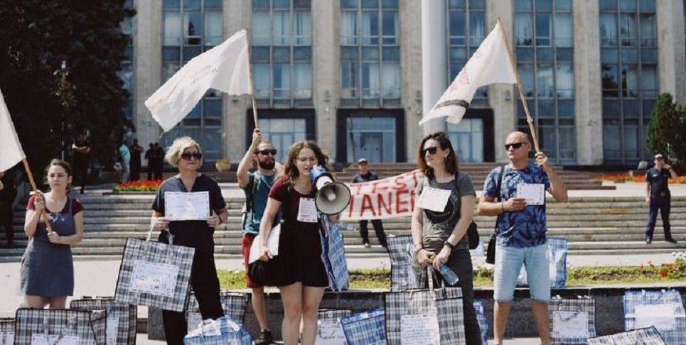 В Кишиневе перед зданием правительства прошел протест диаспоры.