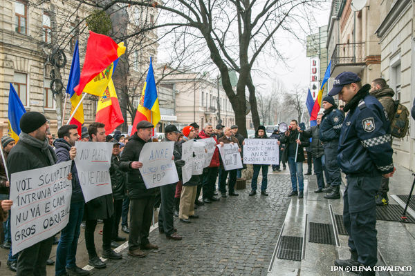 Protest la ANRE: PAS și PPDA cer micșorarea tarifelor la gaz