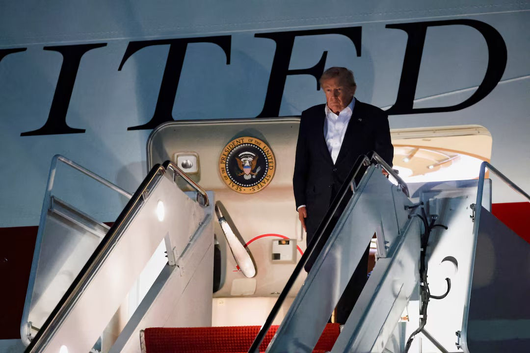 Трамп признал тайную смену самолета после саммита НАТО в Анкаре.
