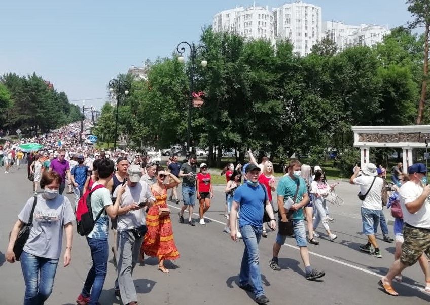 В Хабаровске несанкционированная акция собрала 10 тысяч участников.