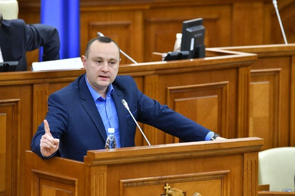 Батрынча: Власть пытается продлить свой мандат, используя админресурс.