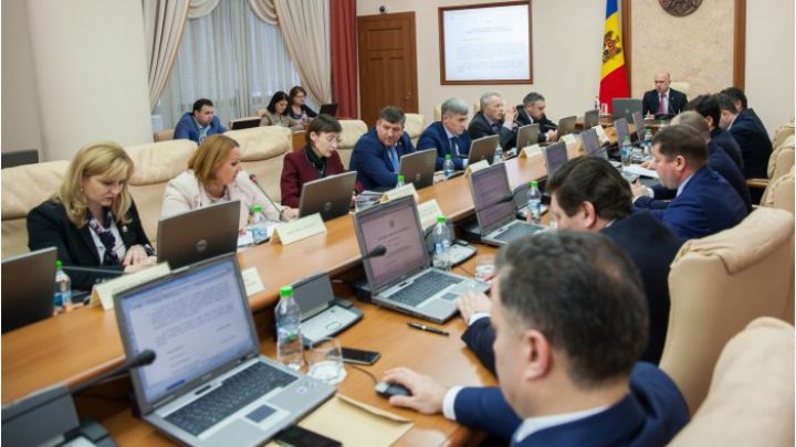 13 учебных программ утвердило правительство.