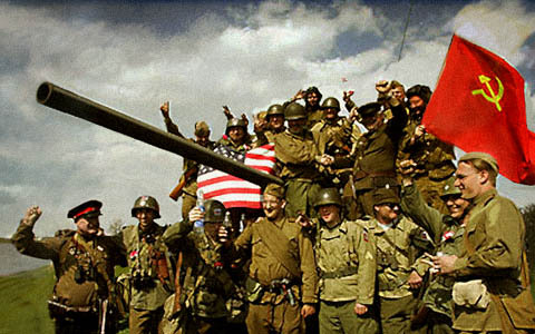26 апреля 1945 года командиры 69-й дивизии Армии США и 58-й гвардейской дивизии Красной Армии встретились в немецком Торгау на реке Эльбе. Фото: worldoftanks.ru