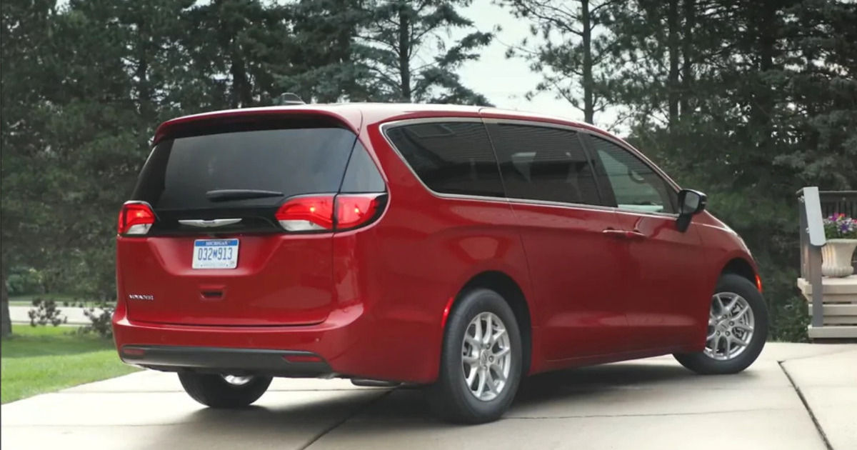 Chrysler возродил модель Voyager — один из первых в мире минивэнов.