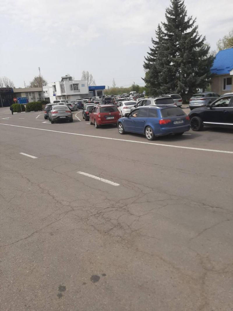 На КПП в Скулянах и Леушенах наблюдаются очереди на выезде из страны.