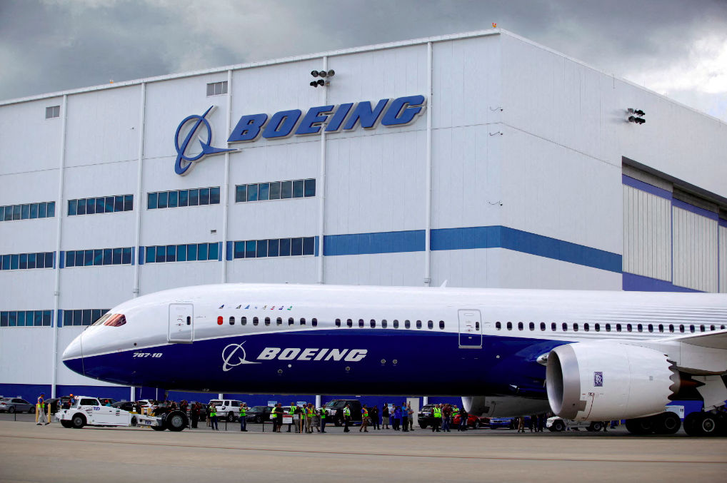 Compania Boeing va majora salariile lucrătorilor cu 25% pentru a evita o grevă majoră.