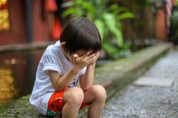 В Румынии 4-летний ребенок устроил аварию, сев за руль автомобиля.