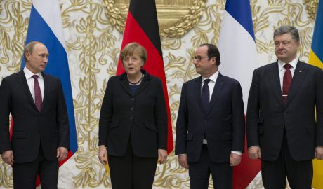 Negocierile intermediate de UE nu au adus rezultatele sperate: luptele continuă în estul Ucrainei. Un eşec al Acordului de la Minsk pare tot mai probabil.