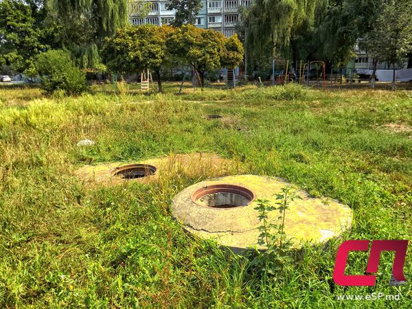 Открытыми оставались лишь два метровых колодца.