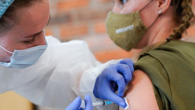 За сутки в Молдове от коронавируса вакцинировали 3 990 человек.