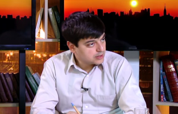 Муниципальный советник от Партии социалистов Станислав Вартанян.
