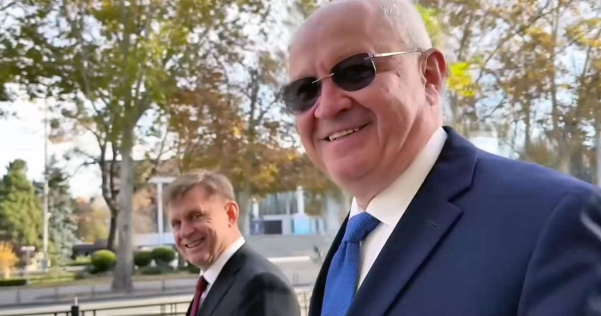 Мунтяну по пути в парламент: Думаю, будет весело.