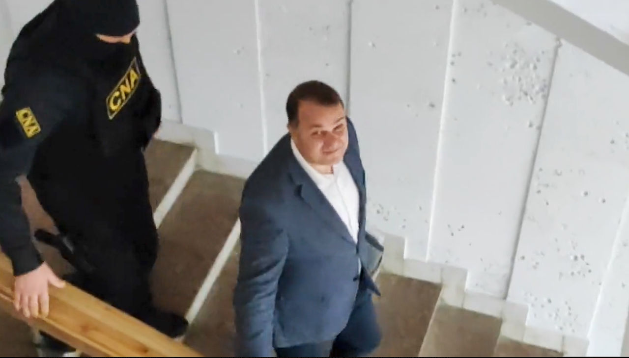 Депутат Александр Нестеровский остается в изоляторе.
