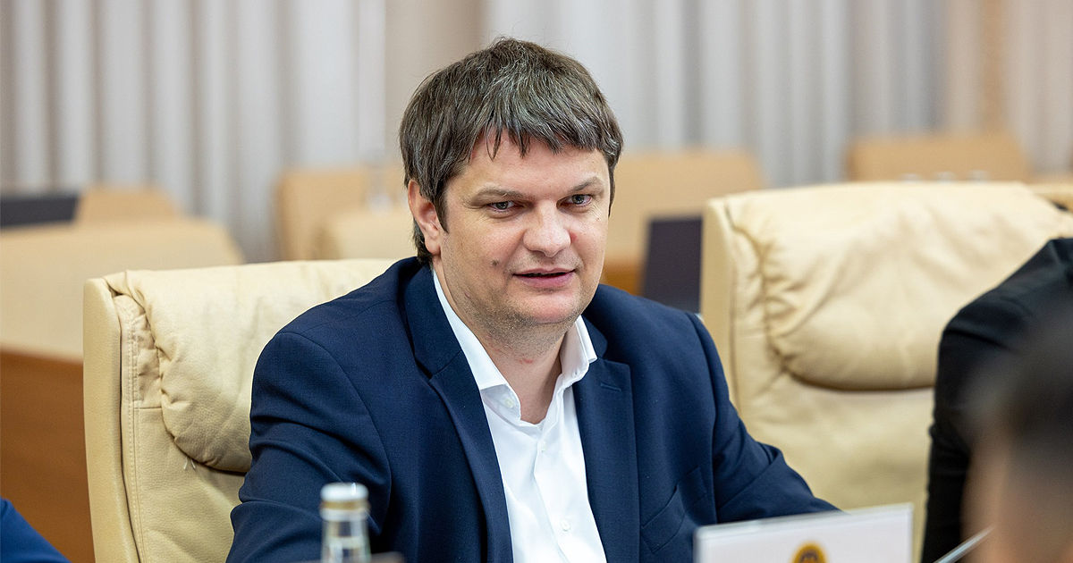 Spînu: Există mai multe motive pentru care oamenii aleg să se implice în politică.