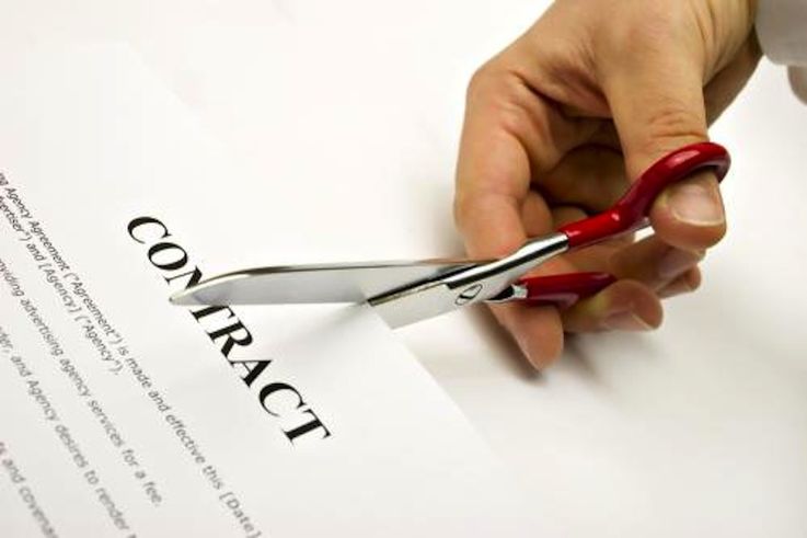 În ce constă încetarea contractului individual de muncă și când se interzice aceasta