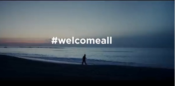 Кроме того, в ролике говорится, что они приветствуют людей, героев, знаменитостей, гетеросексуалов и геев.