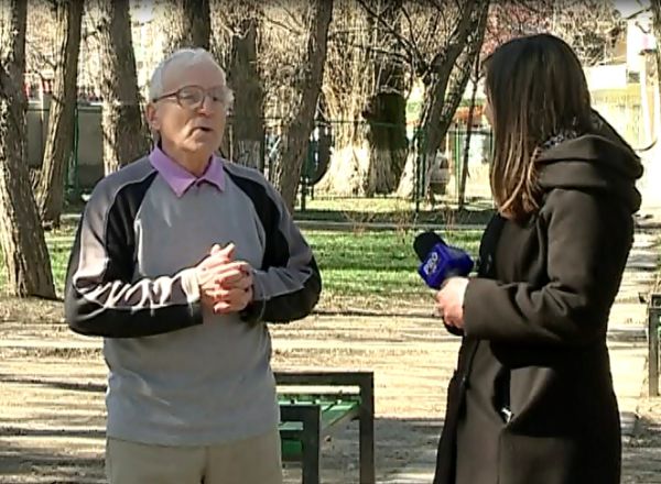 Au trecut printre gloante si bombardamente, si-au pierdut apropiatii si tot ce-au agonisit o viata si au fugit din calea razboiului.