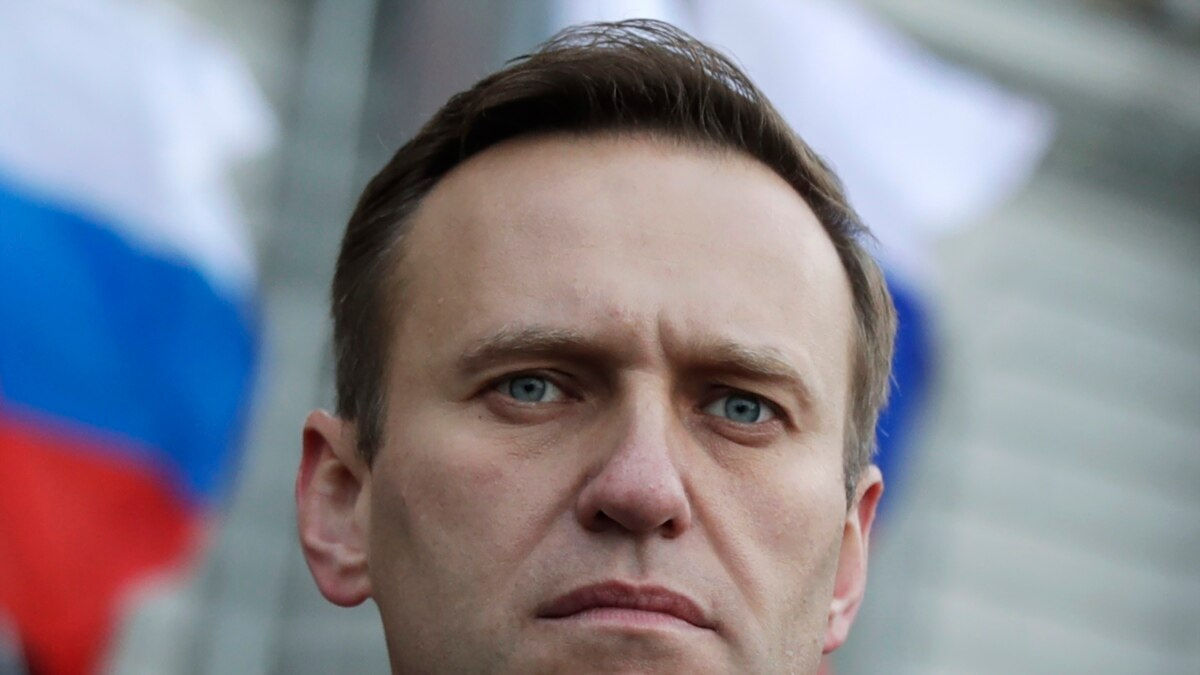Навальный призвал грузинские власти выпустить Саакашвили на лечение.