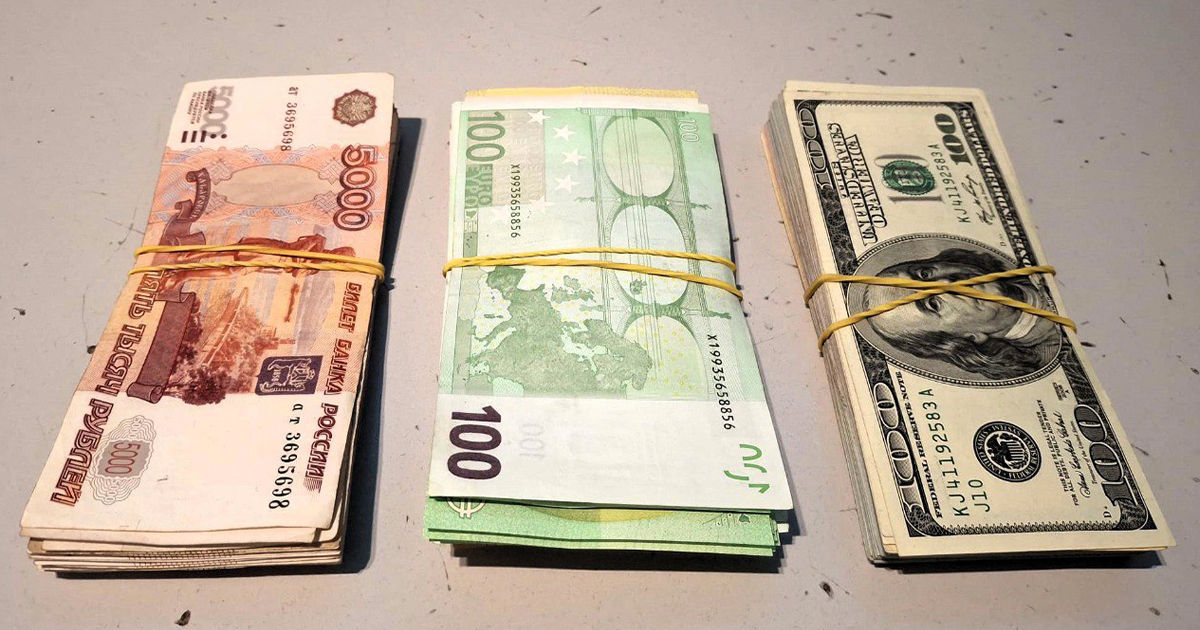 Euro, dolari și ruble: Un străin a încercat să transporte ilegal valută din Chișinău în Istanbul.