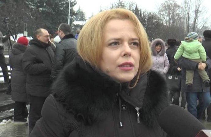 Урсаки сообщила, что автоматчики в масках не присутствовали непосредственно в зале.
