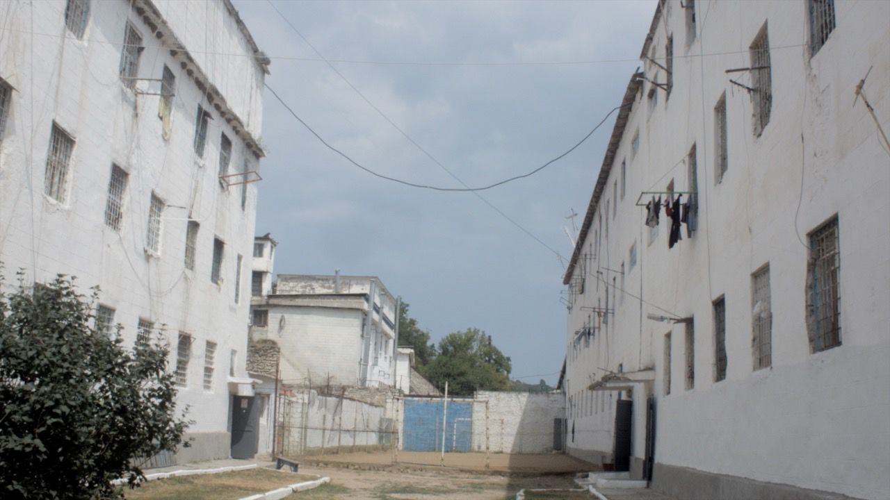 В тюрьме Резины заключенные оказали сопротивление во время обыска.