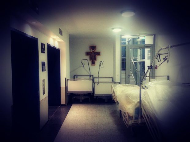 Moartea, surprinsă de camerele de supraveghere ale unui spital. 