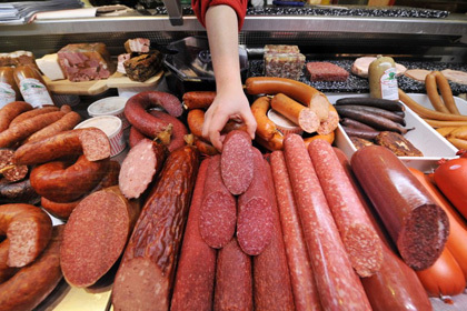 Ранее Роспотребнадзор запретил ввоз на территорию России всей сырной продукции с Украины.