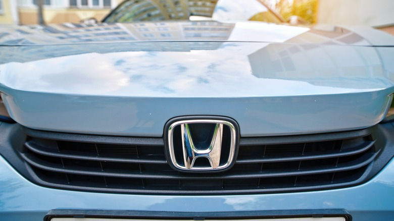 Honda a ajuns în centrul unui mare scandal: Timp de 14 ani a vopsit mașinile cu email de calitate slabă.