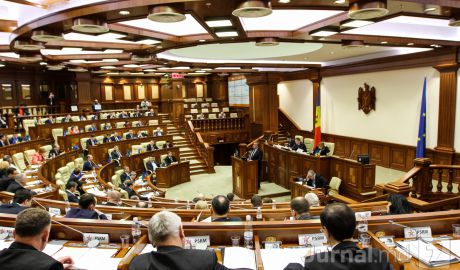 În timp ce Guvernul creşte impozitele pentru a aduna mai mult în buget, deputaţii cer mai mulţi bani pentru Parlament.