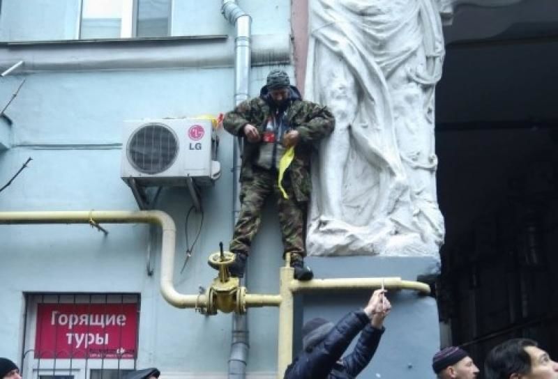 Suporter al lui Saakașvili, filmat când încerca să se autoincendieze. Foto: digi24.ro